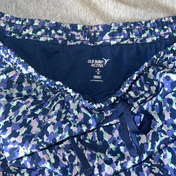 OLD NAVY active shorts - Picture 2 of 3